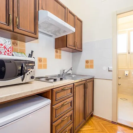 Arbia - Margita 公寓式酒店